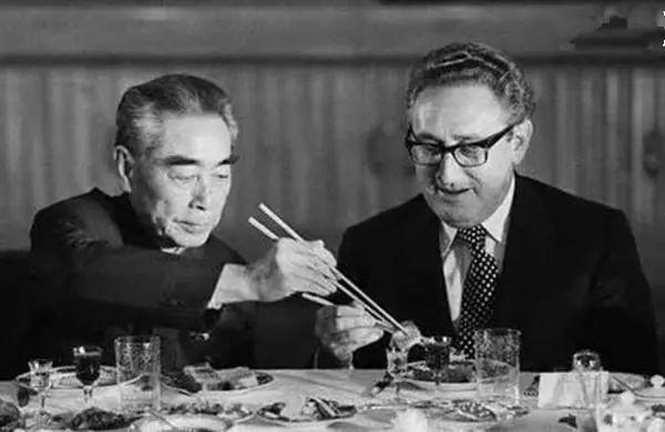 周总理用北京烤鸭招待外宾