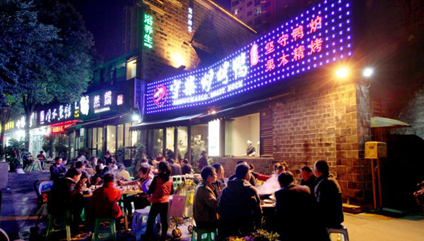 守柴炉北京烤鸭加盟店火爆现场