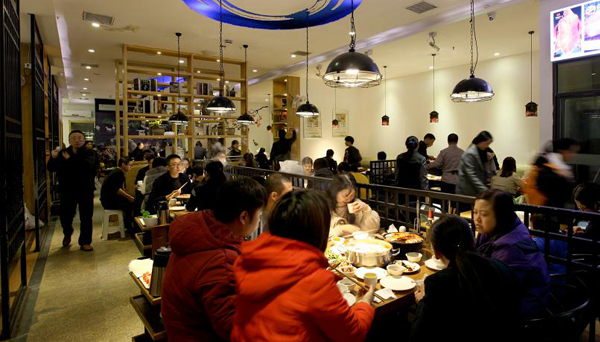 守柴炉烤鸭加盟店火爆现场