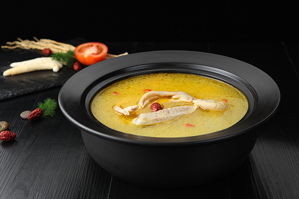 守柴炉酸罗卜鸭掌翅汤