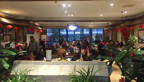 守柴炉烤鸭加盟店火爆图