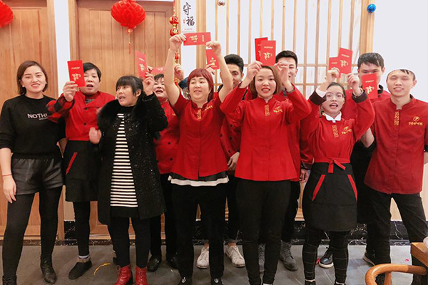 守柴炉北京烤鸭加盟店发红包